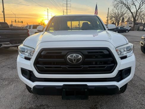 Used 2019 Toyota Tacoma SR w/ SR Convenience Package image 8