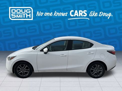 Used 2019 Toyota Yaris LE image 2