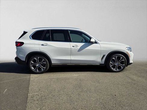 Used 2023 BMW X5 xDrive40i w/ Parking Assistance Package AWD/4WD image 2
