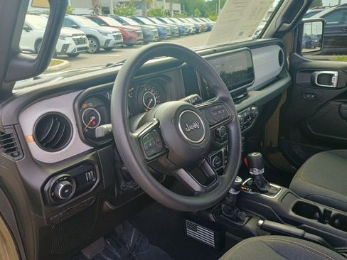 Used 2025 Jeep Wrangler Sport AWD/4WD image 11