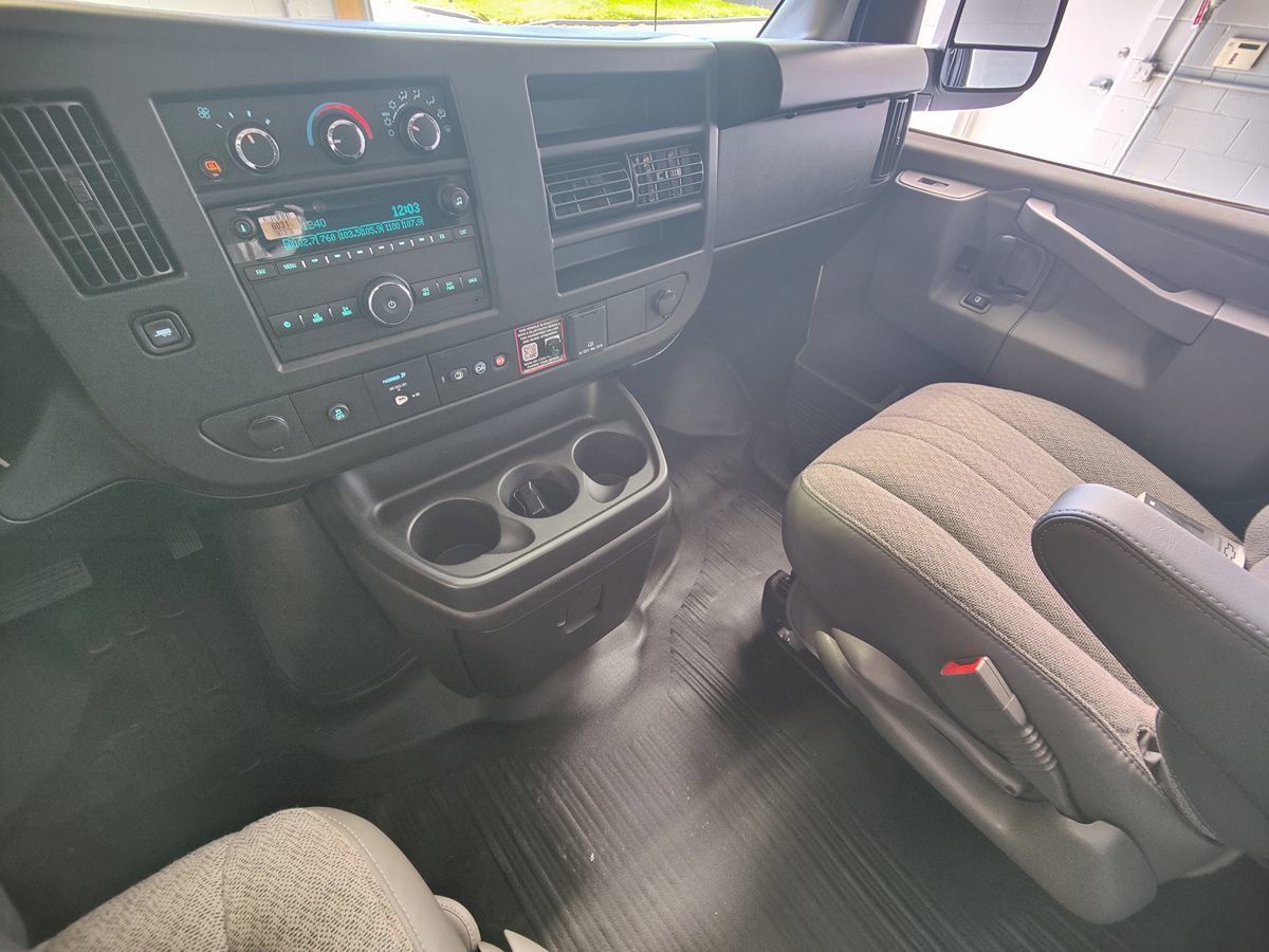 Used 2025 Chevrolet Express 3500 w/ Driver Convenience Package RWD image 42