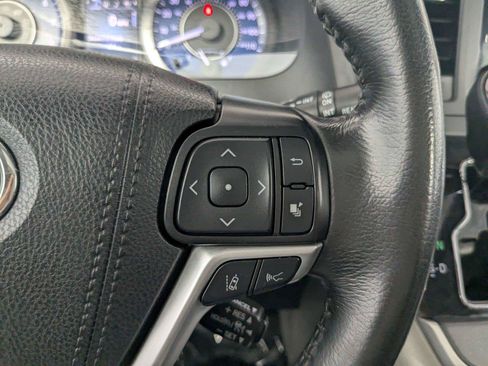Used 2020 Toyota Sienna XLE w/ XLE Navigation Package FWD image 21