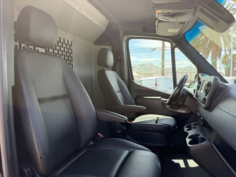 Used 2022 Mercedes-Benz Sprinter 2500 image 37