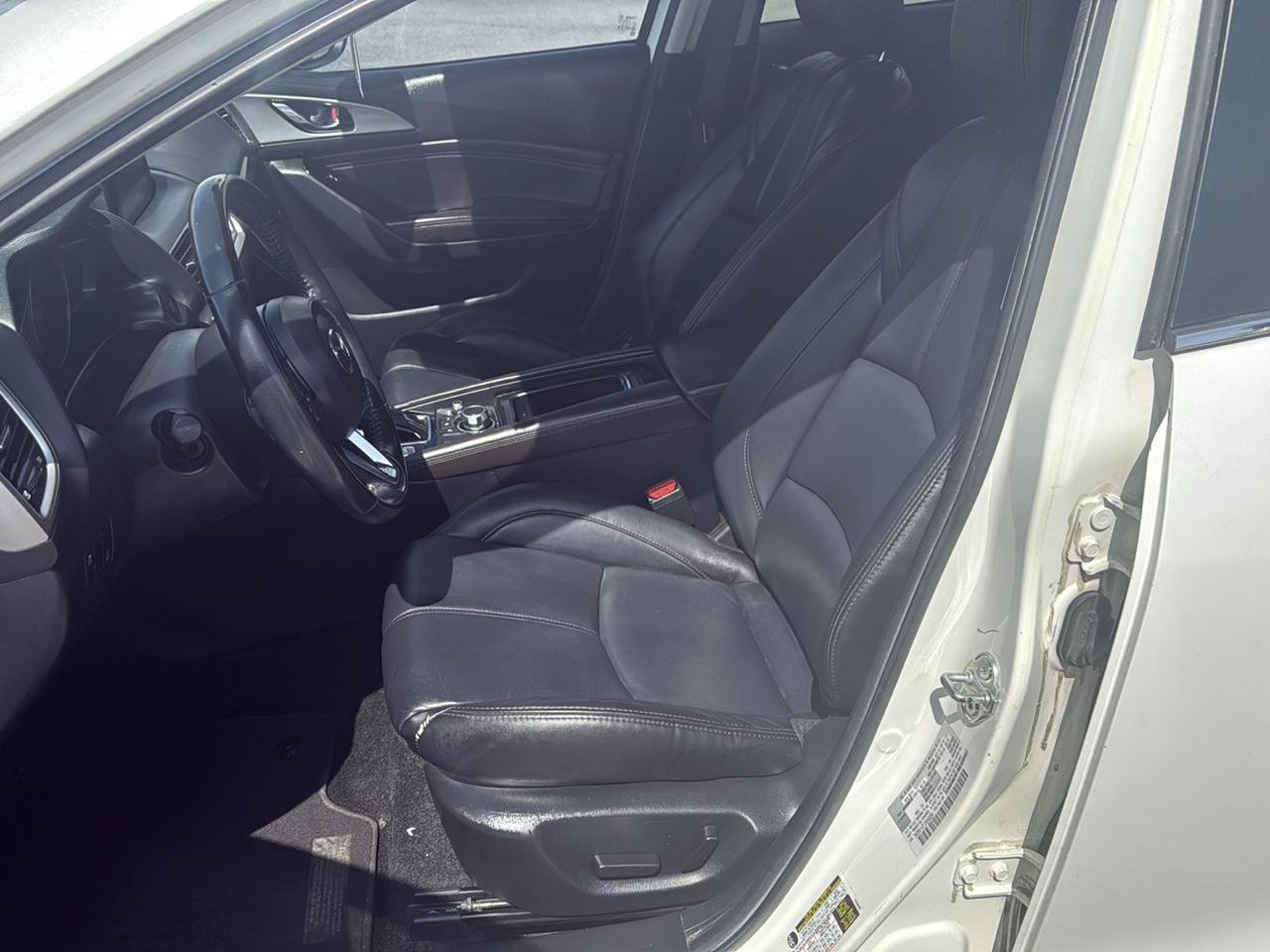 Used 2018 MAZDA MAZDA3 Touring FWD image 9