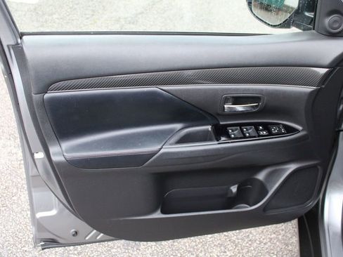 Used 2020 Mitsubishi Outlander LE image 24