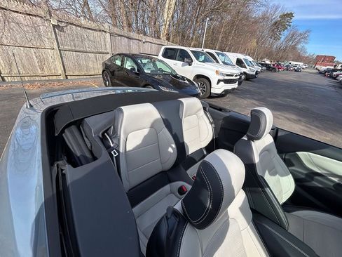 Used 2025 Ford Mustang Premium image 25