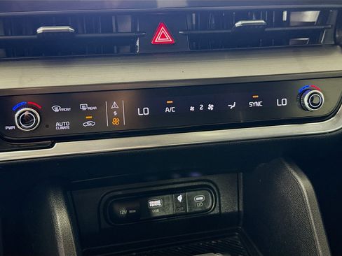 Used 2024 Kia Sportage EX FWD image 19