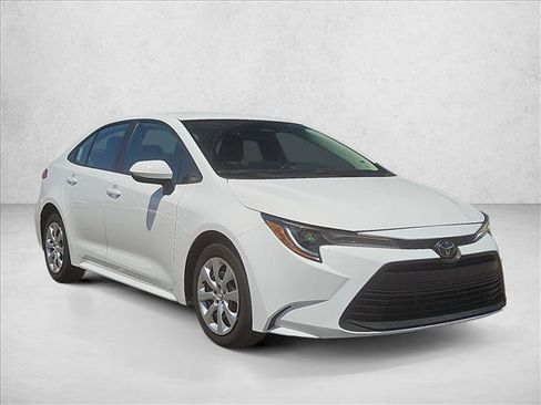 Used 2025 Toyota Corolla LE FWD image 3
