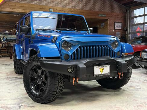 Used 2016 Jeep Wrangler Unlimited Sahara AWD/4WD image 3