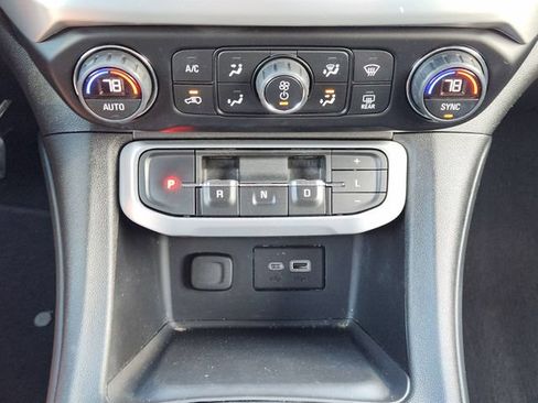 Used 2021 GMC Acadia SLE w/ Driver Convenience Package FWD image 21