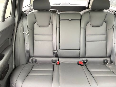 Used 2025 Volvo V60 B5 Cross Country Plus image 38