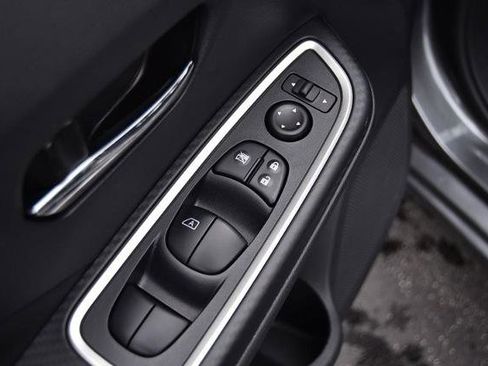 New 2025 Nissan Versa SR w/ Trunk Package image 9