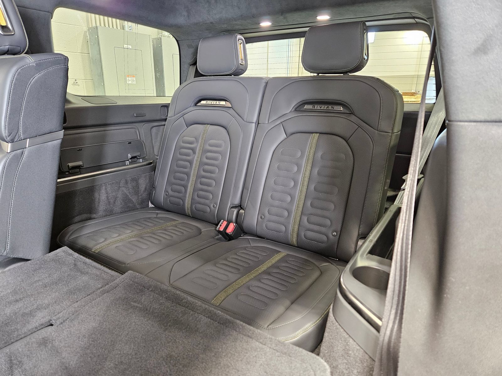 Used 2023 Rivian R1S Launch Edition Quad AWD/4WD image 14