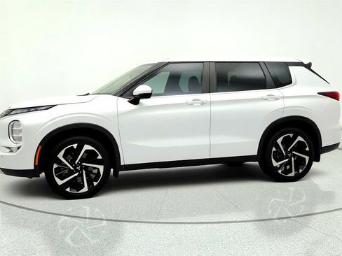 Used 2023 Mitsubishi Outlander SE FWD image 8