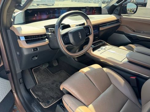 Used 2025 Lincoln Navigator L Black Label AWD/4WD image 9