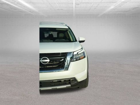 Used 2025 Nissan Pathfinder SL AWD/4WD image 42