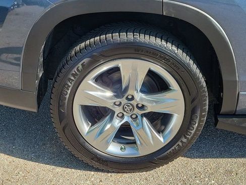 Used 2019 Toyota Highlander Limited FWD image 10