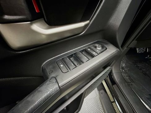 Used 2025 Toyota Tacoma TRD Sport image 18