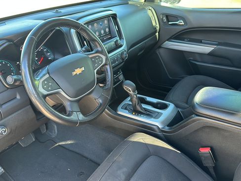 Used 2022 Chevrolet Colorado LT w/ LT Convenience Package image 12