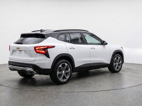 Used 2025 Chevrolet Blazer LT FWD image 9