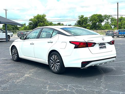 Used 2025 Nissan Altima 2.5 SV FWD image 6