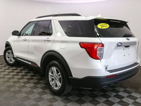 Used 2023 Ford Explorer XLT AWD/4WD image 7