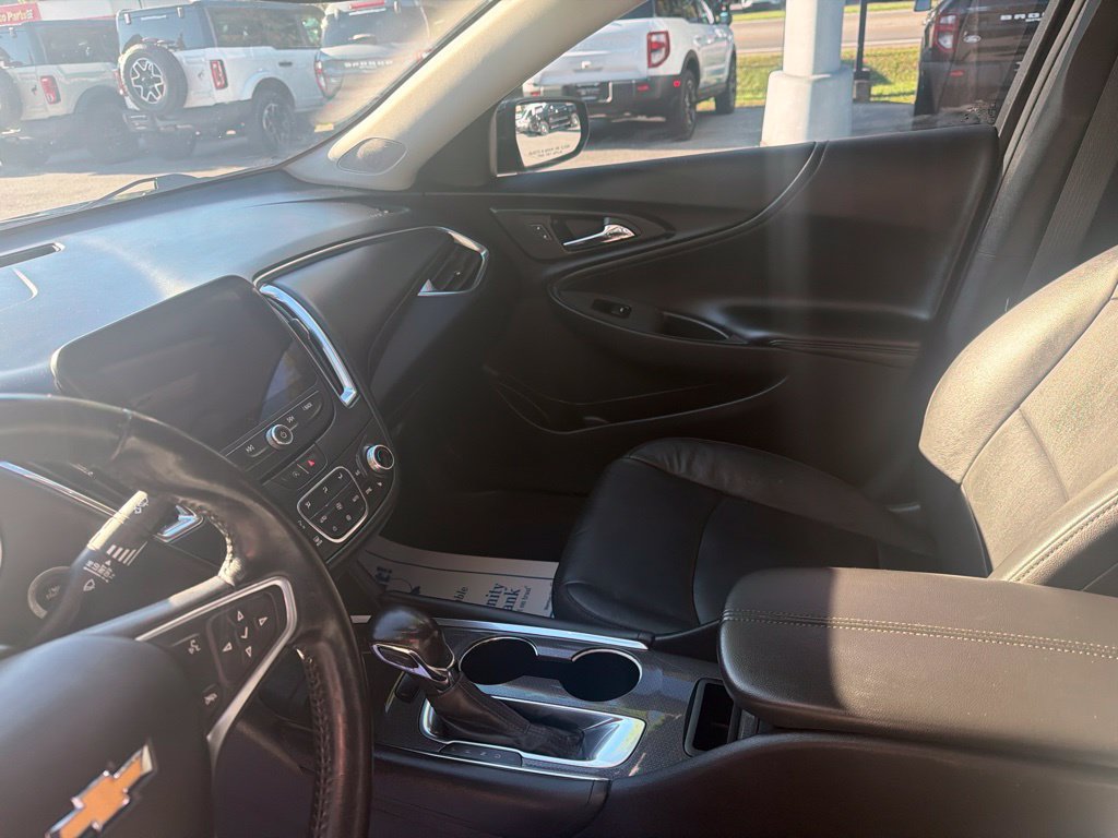 Used 2021 Chevrolet Malibu LT w/ Leather Package FWD image 18