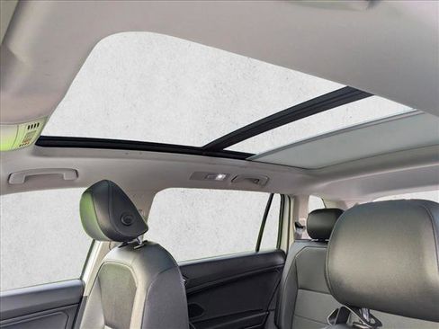 Used 2019 Volkswagen Tiguan SEL image 15