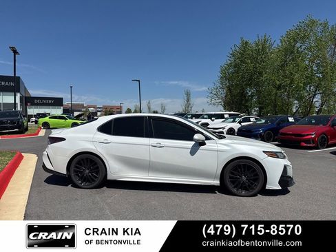 Used 2021 Toyota Camry XSE image 3