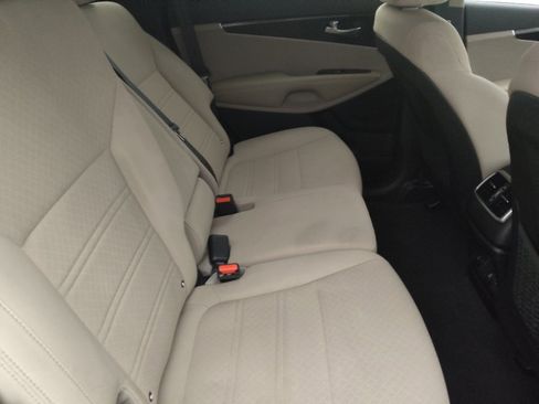 Used 2019 Kia Sorento FWD V6 image 19