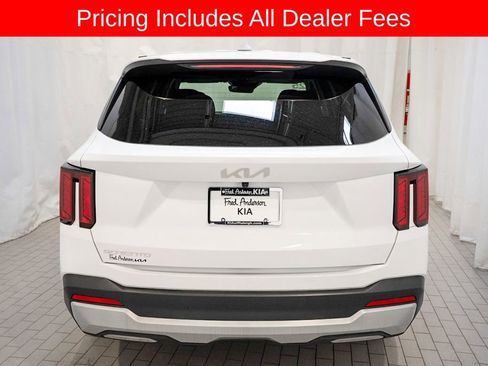Certified 2025 Kia Sorento LX FWD image 4