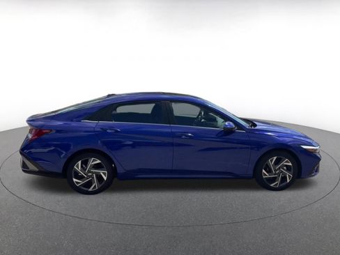 Used 2025 Hyundai Elantra SEL image 16
