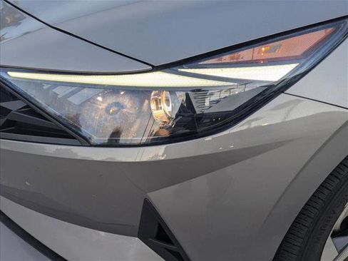 Used 2023 Hyundai Elantra SEL w/ Convenience Package image 7