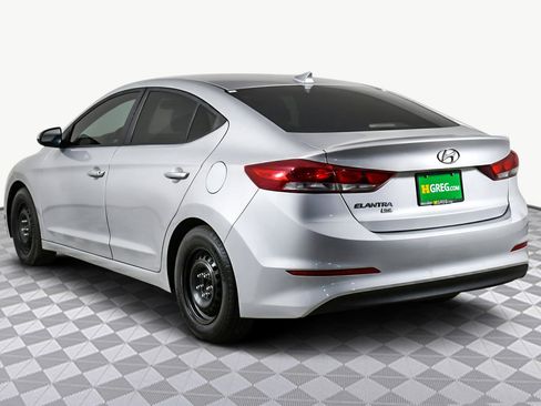 Used 2017 Hyundai Elantra SE image 6
