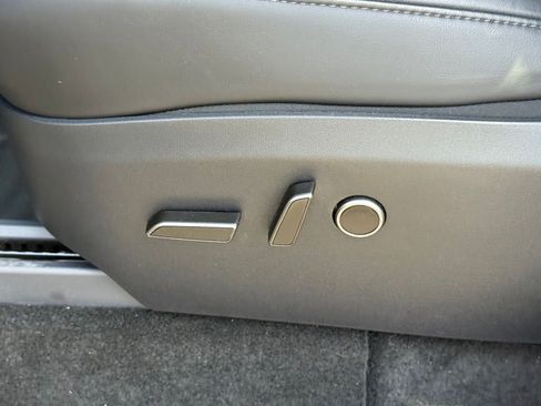 Used 2025 Tesla Model Y Long Range RWD image 22