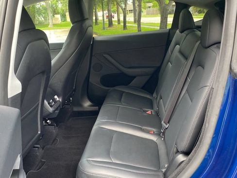 Used 2024 Tesla Model Y Long Range AWD/4WD image 19