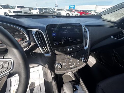 Used 2025 Chevrolet Malibu RS image 17