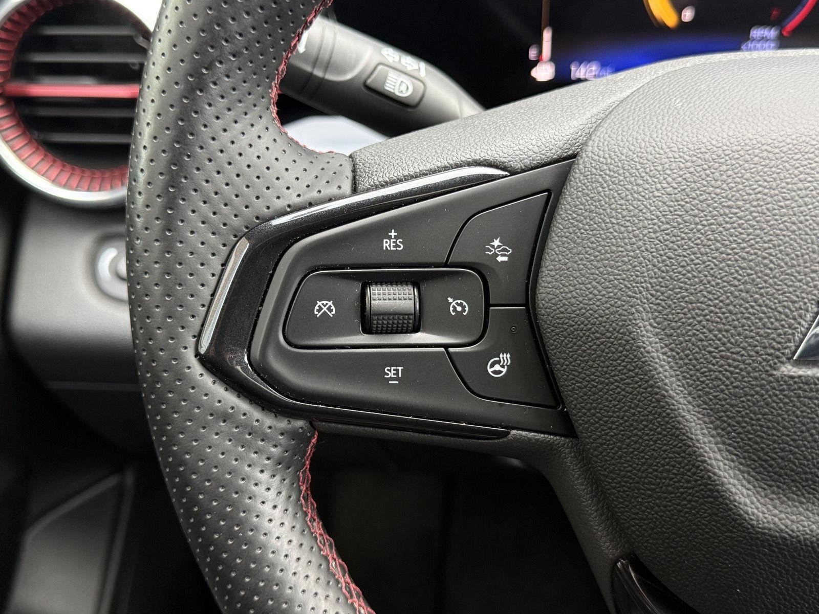 Used 2024 Chevrolet Trax RS w/ Sunroof Package FWD image 29