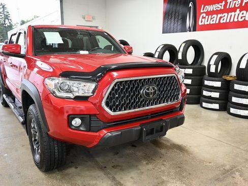 Used 2018 Toyota Tacoma TRD Off-Road image 3