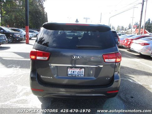 Used 2016 Kia Sedona LX w/ LX Essentials Premium Package image 4