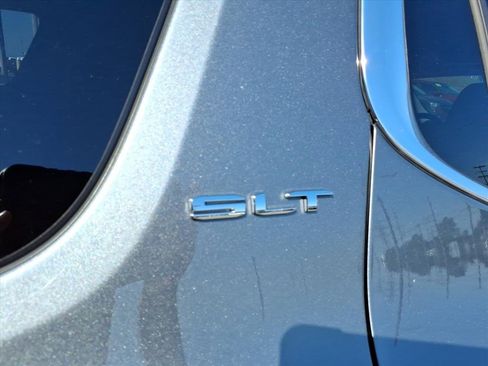 Used 2021 GMC Acadia SLT w/ Trailering Package image 17