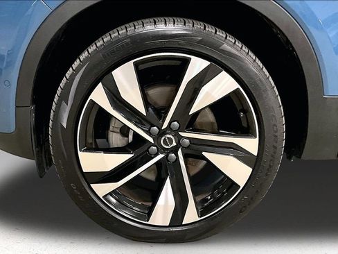 Certified 2023 Volvo XC40 B5 Plus w/ Protection Package Premier AWD/4WD image 33