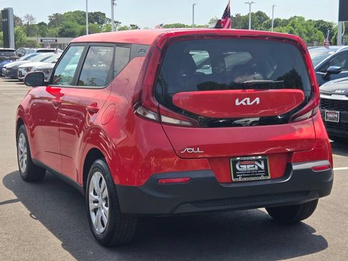 Used 2022 Kia Soul LX FWD image 6