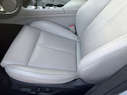 Used 2022 Genesis G70 2.0T RWD image 10