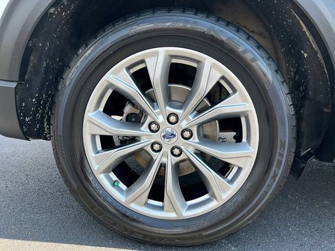 Certified 2022 Ford Explorer XLT w/ Equipment Group 202A AWD/4WD image 20