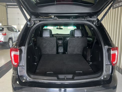 Used 2016 Ford Explorer XLT w/ Equipment Group 202A FWD image 5