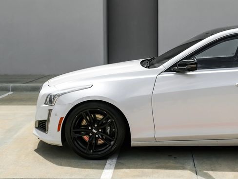 Used 2018 Cadillac CTS Vsport Premium Luxury RWD image 9