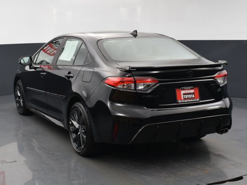 Used 2025 Toyota Corolla SE FWD image 3