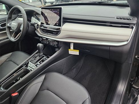 Certified 2026 Jeep Compass Limited image 36