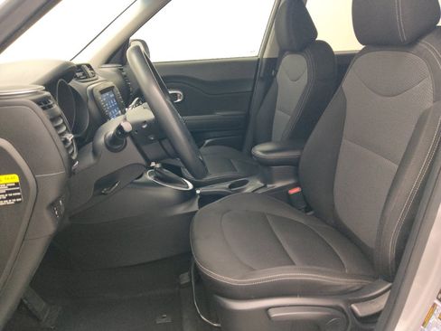 Used 2019 Kia Soul + image 17